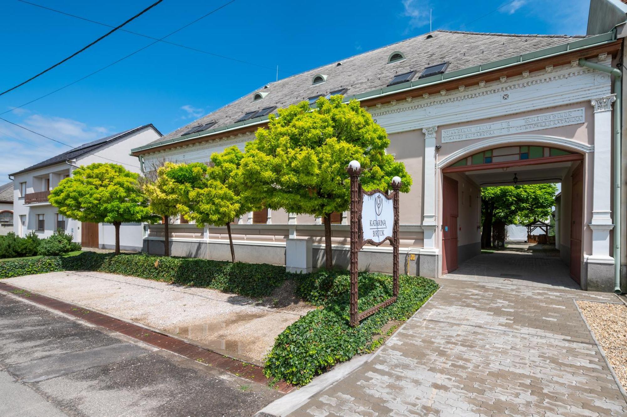 Katarina Birtok Bed & Breakfast Nemesnadudvar Exterior photo